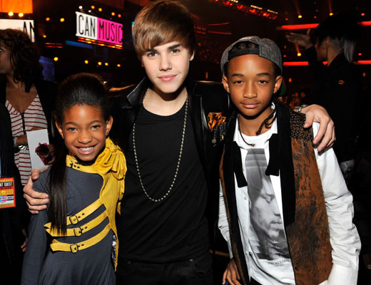 justin bieber on stage with willow smith. justin bieber prank
