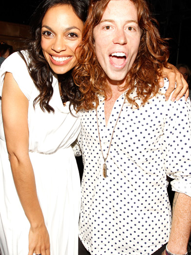 Rosario Dawson & Shaun White|The ultra cool Favorite Movie Actor presenters kick it backstage, making a very vibrant pair.