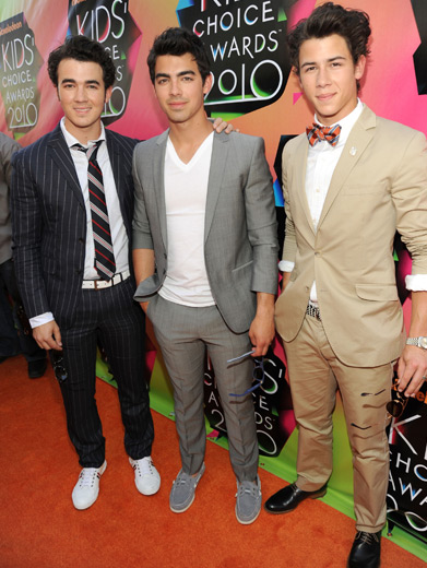 The Jonas Brothers|Looking like a pack of suave Italian tourists, the JoBros brought some serious Hollywood swagger to the KCA Orange Carpet. The Jonas Brothers|Looking like a pack of suave Italian tourists, the JoBros brought some serious Hollywood swagger to the KCA Orange Carpet.