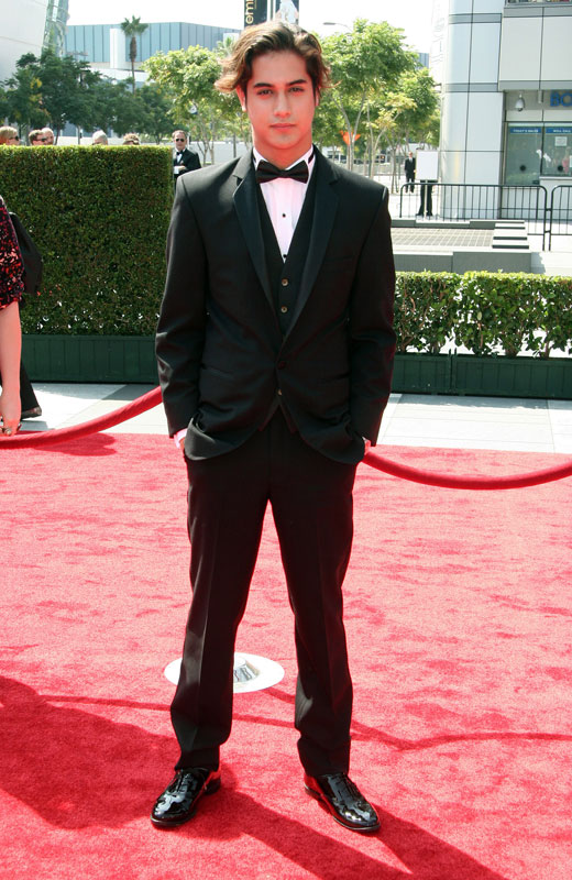 Avan Jogia Emmys artes criativas