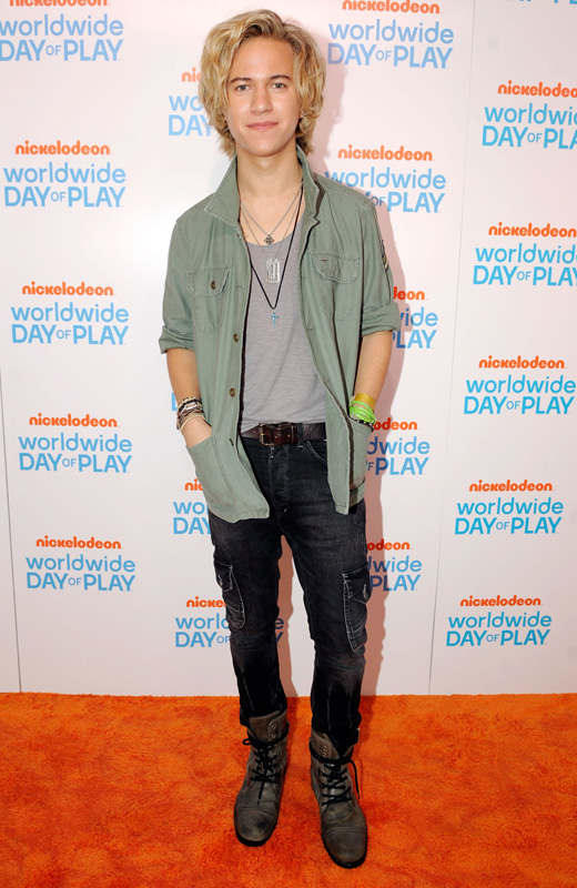 Dillon Lane Answers Fan Questions Post, Read Comments & Opinions