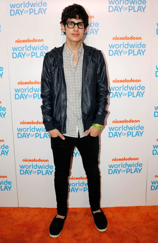 A little birdy told us that Matt Bennett likes to do caraoke A little birdy told us that Matt Bennett likes to do caraoke