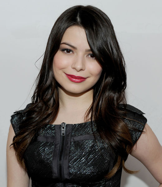 Miranda Cosgrove tornozelo quebrado