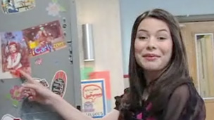 Extra Scoop: iCarly: "Locker Tour"